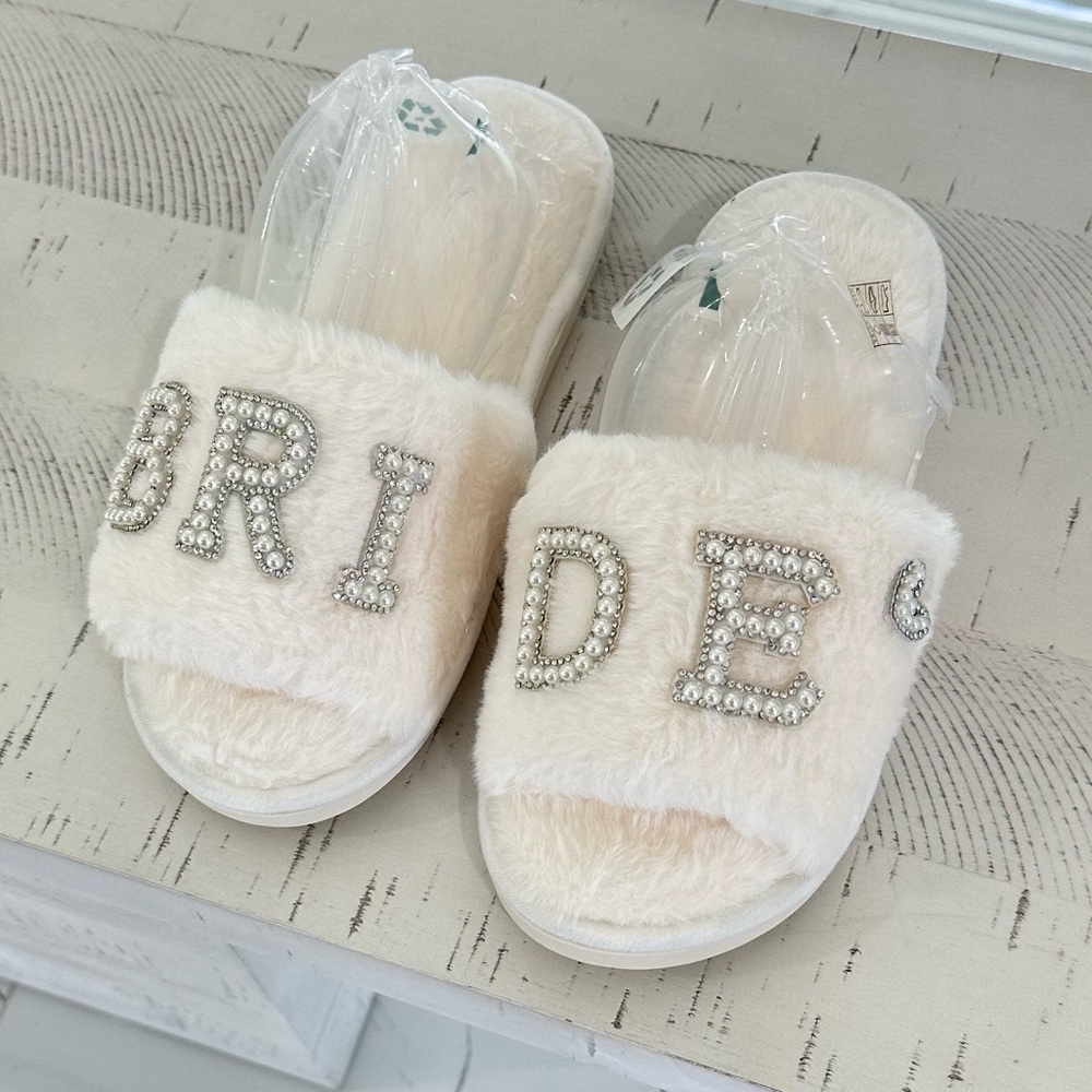 Bride Rhinestone Slippers with Heart - Picture 6 of 6